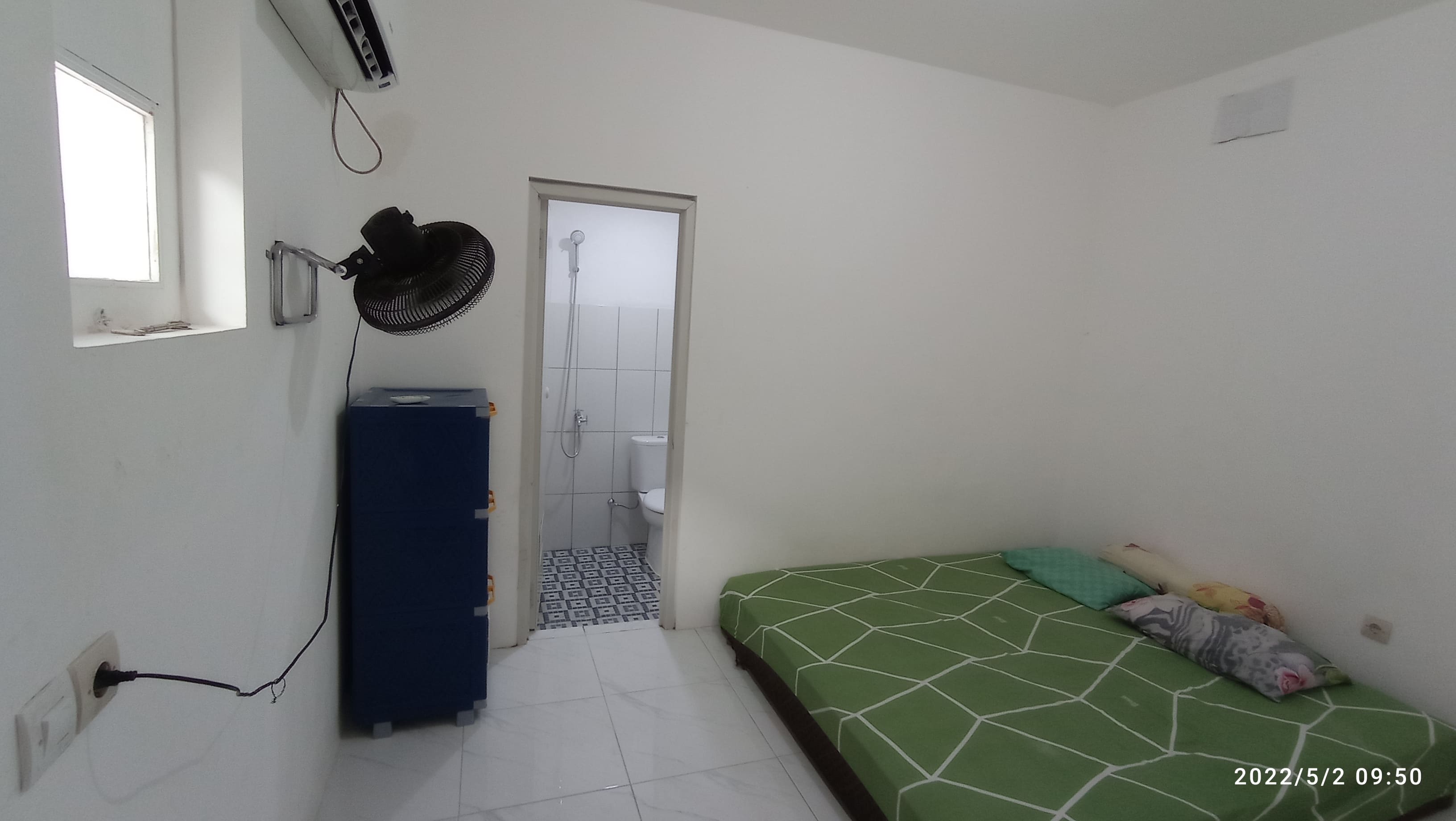Foto Kamar L (Deluxe Room)  Kost Surabaya